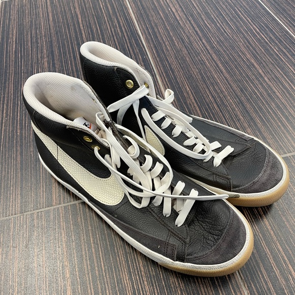 Blazer Mid \'77 Nike Sneakers